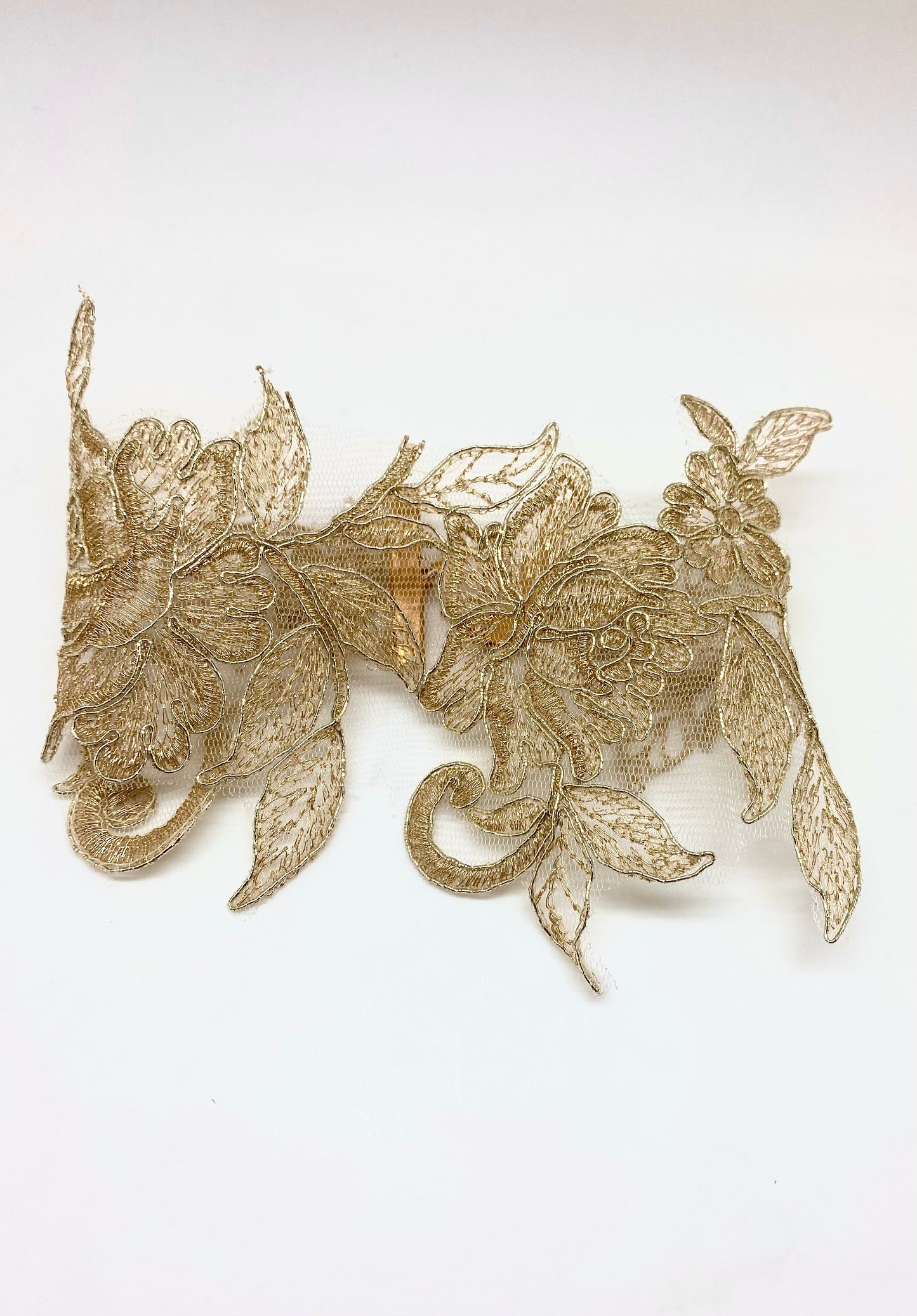 Gargantilla encaje dorado