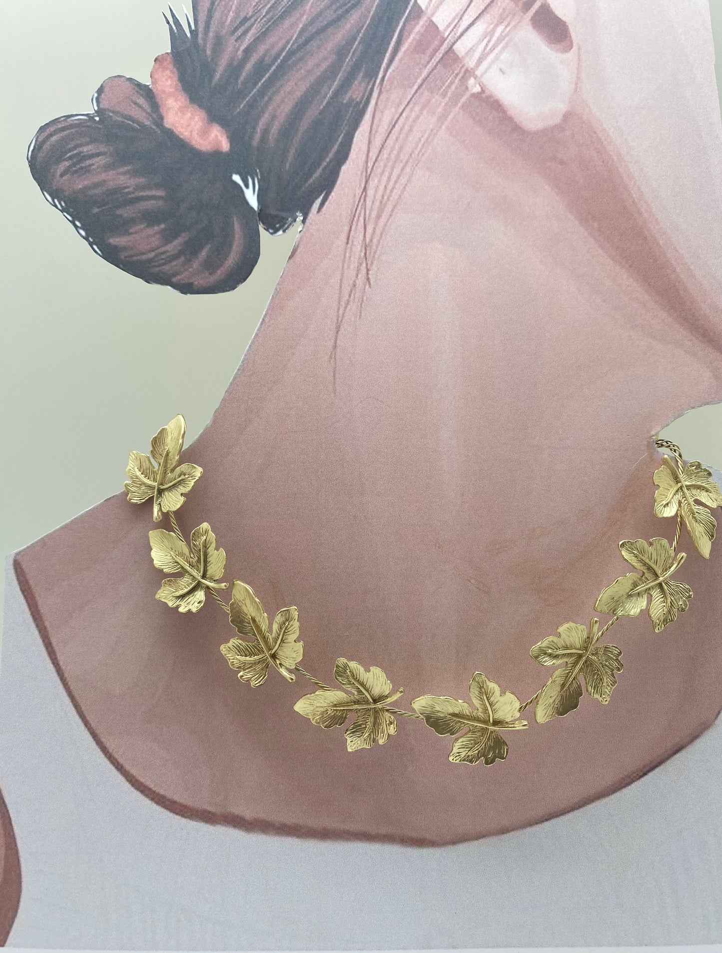Collar de hojas de parra