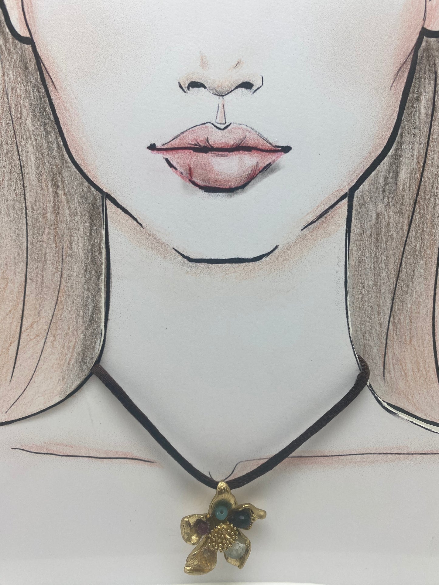 Collar flor con piedras