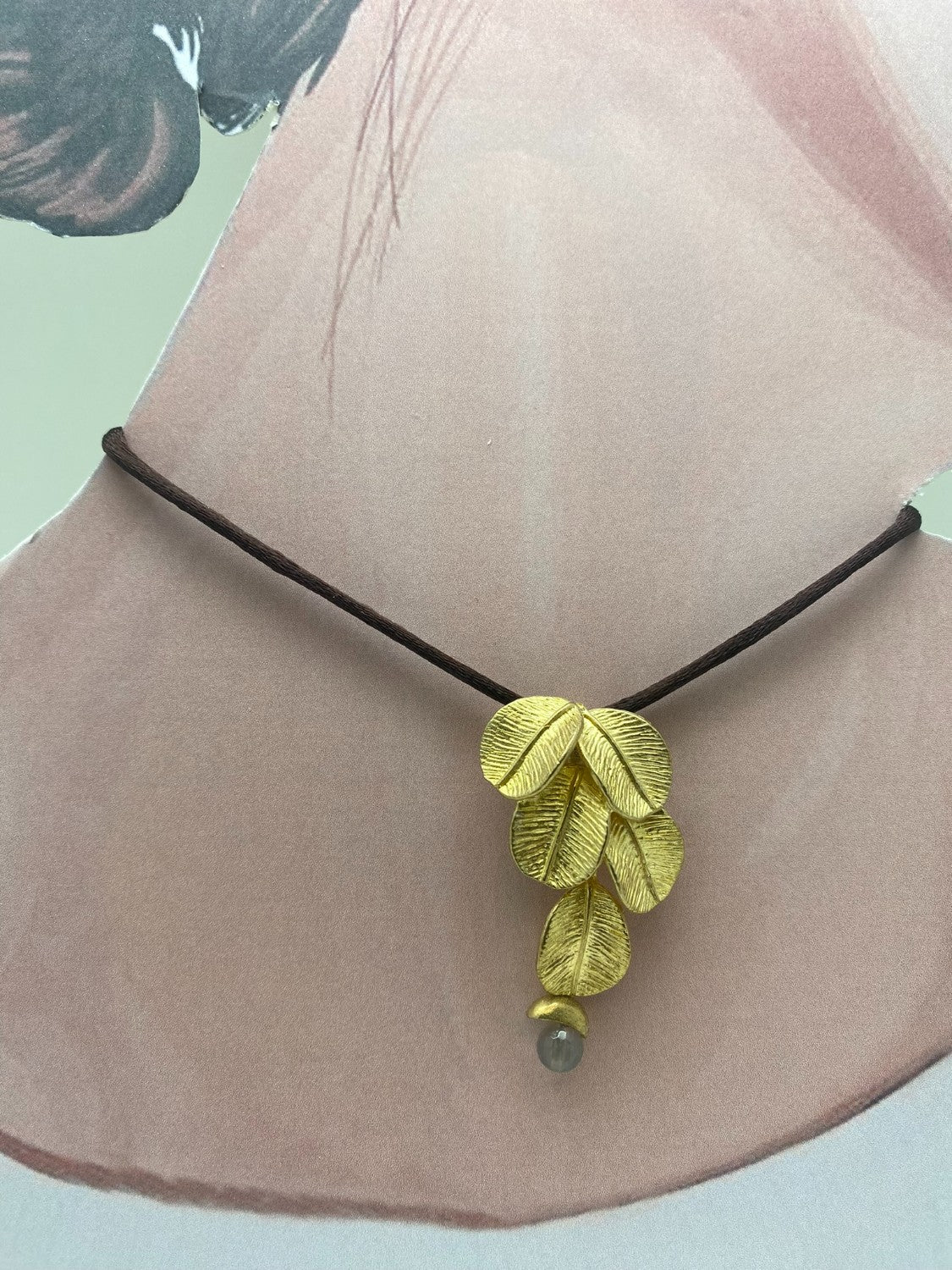 Collar laurel