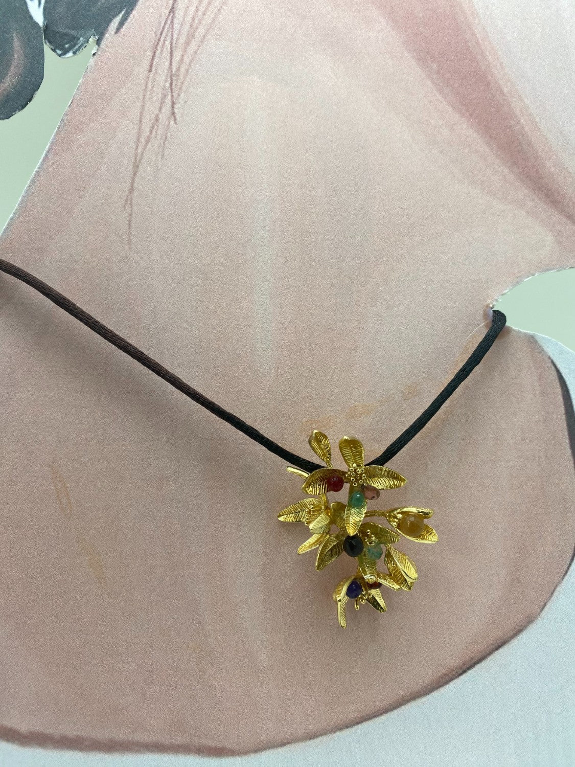 Collar rama de gardenia