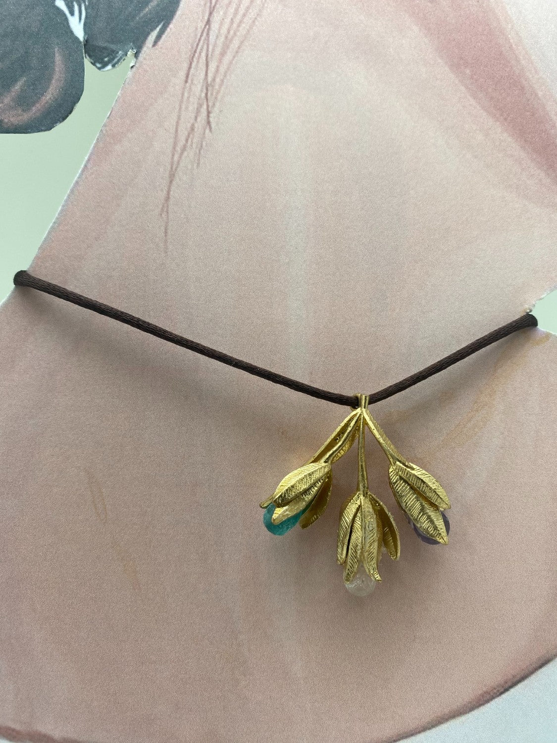 Collar tres flores