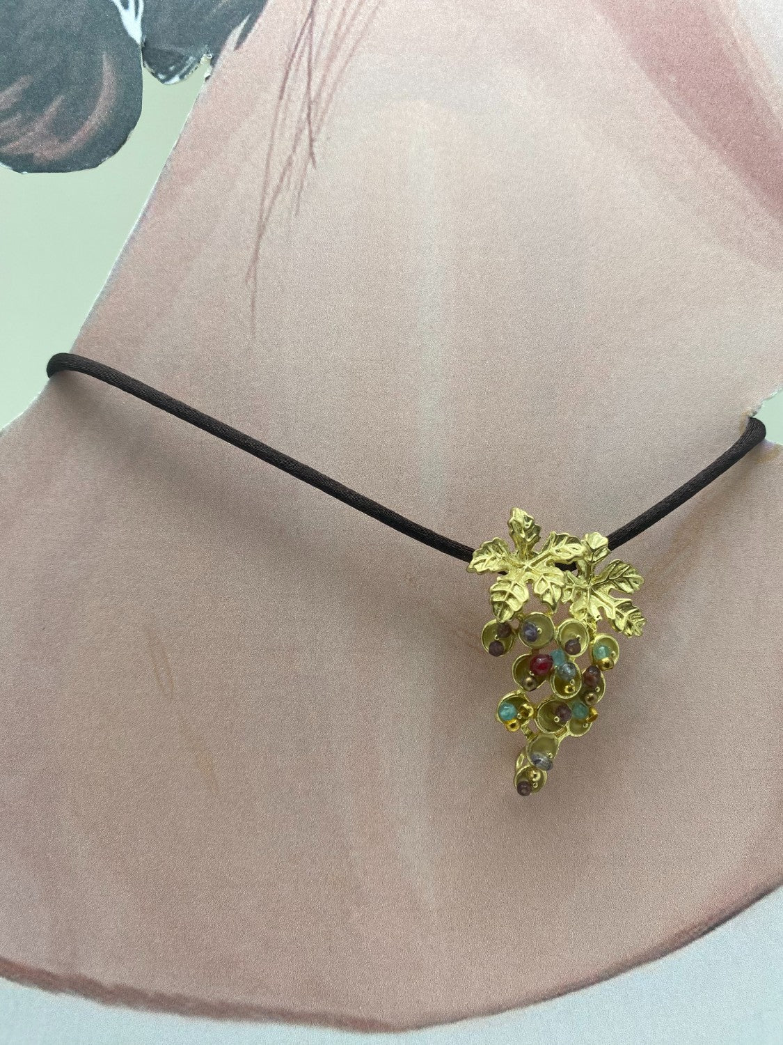 Collar uvas mediano