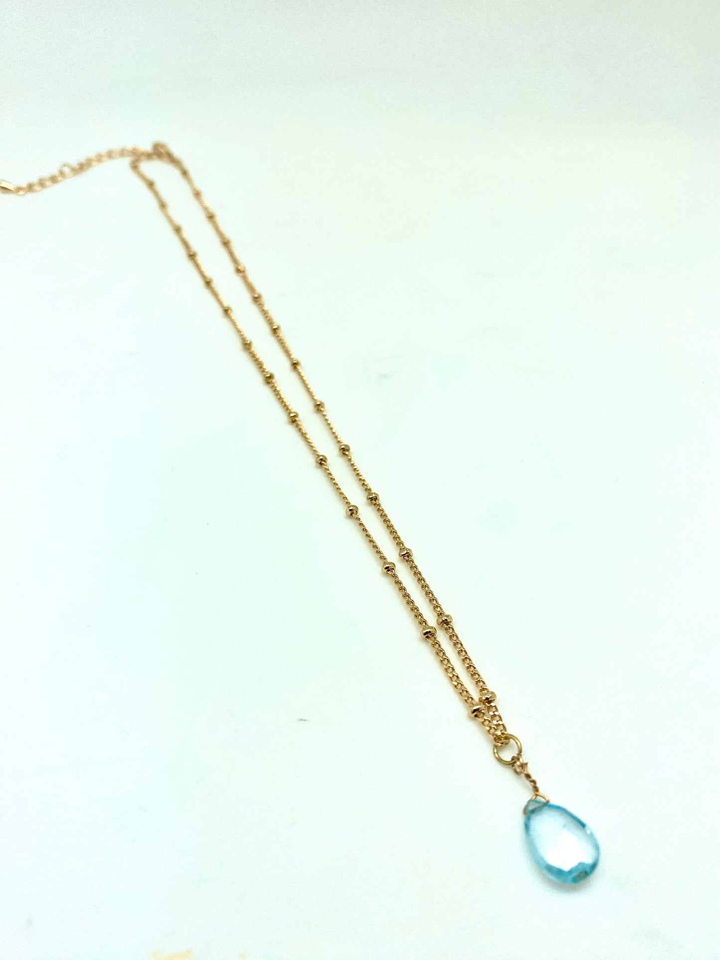 Cadena con lágrima aguamarina