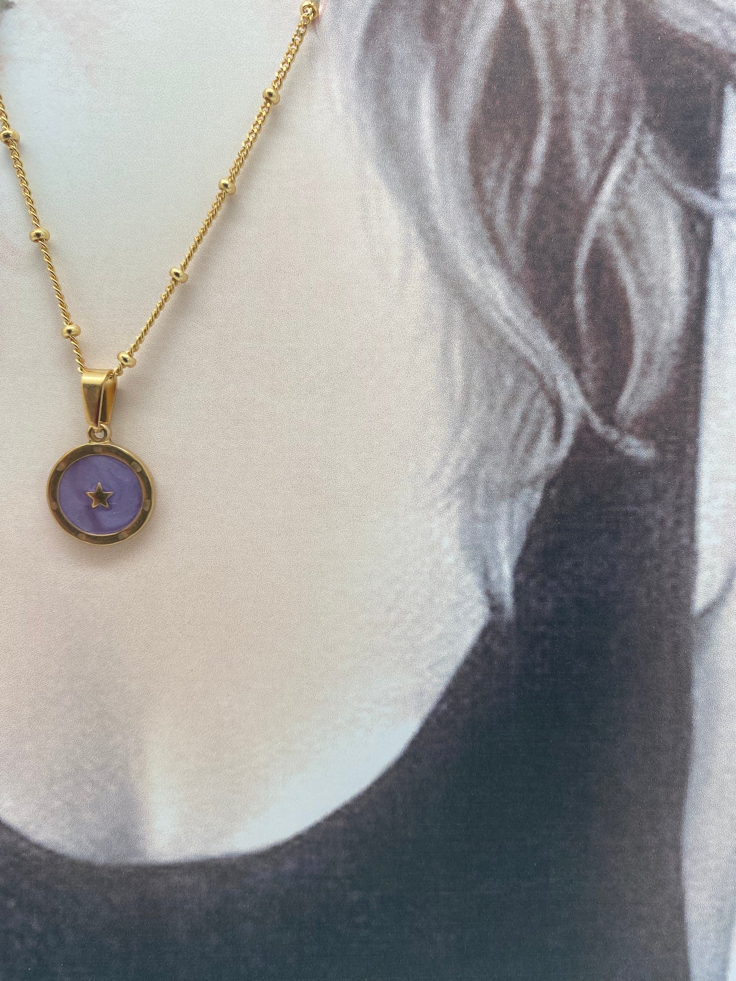 Cadena medalla estrella morada