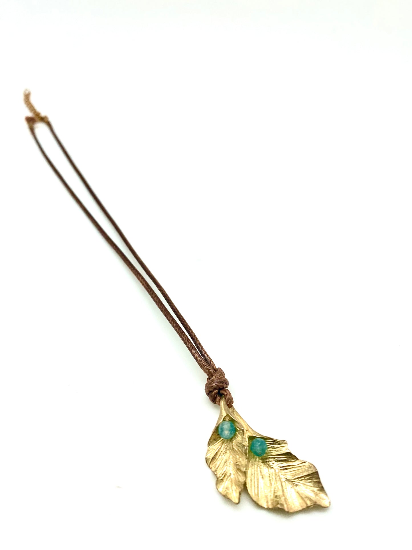 Collar hojas de cala