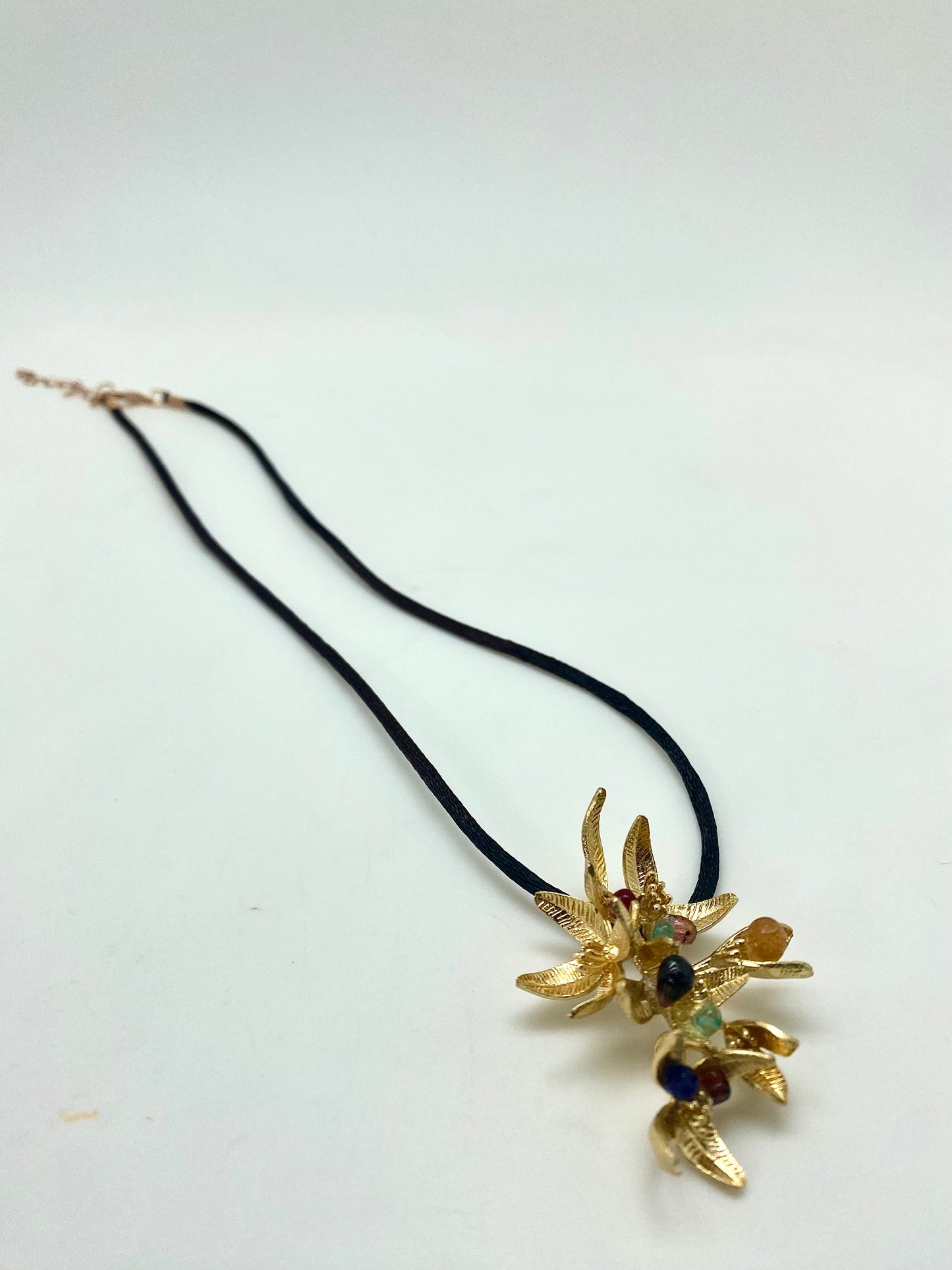 Collar rama de gardenia
