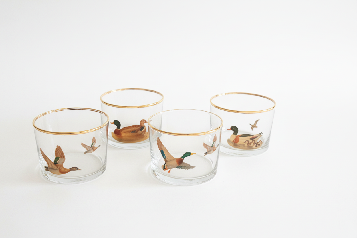 Vasos con patos - fondo blanco